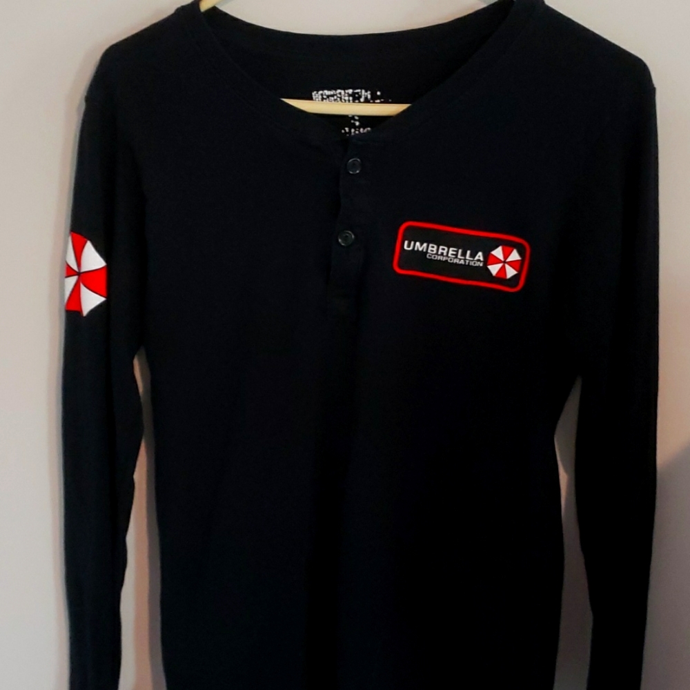 Black long sleeve video game resident evil umbrella corporation size small